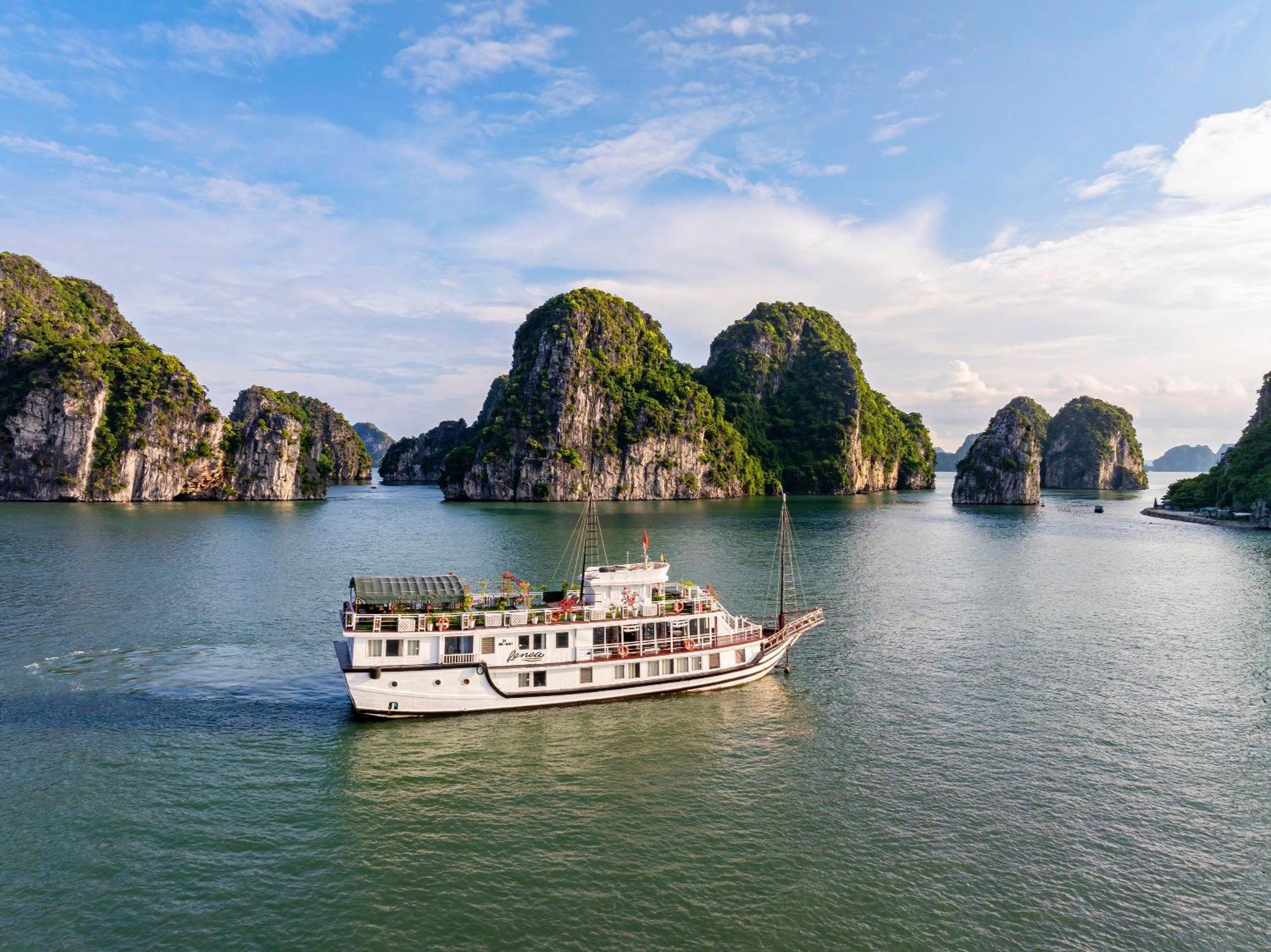 Renea Cruises Halong Hotel Ha Long Bagian luar foto