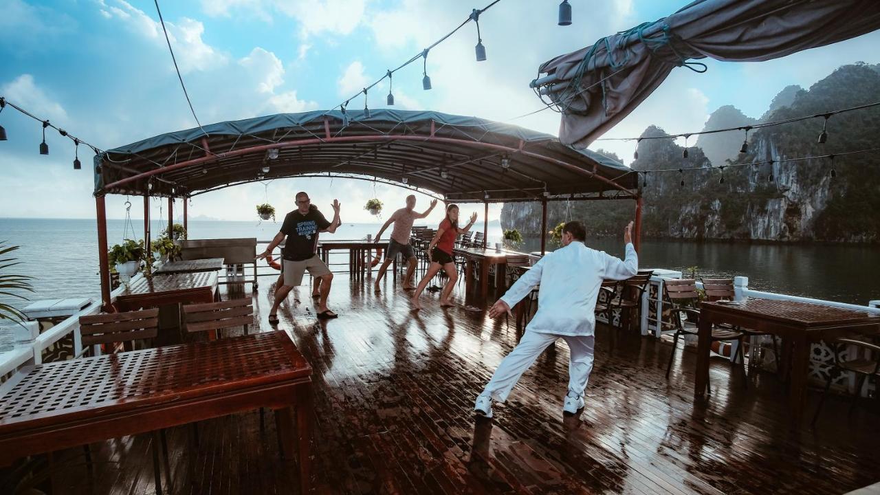 Renea Cruises Halong Hotel Ha Long Bagian luar foto