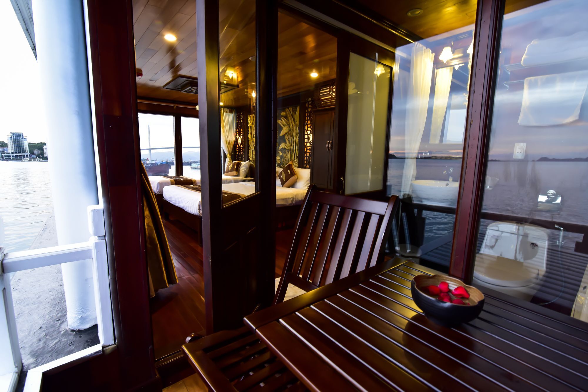 Renea Cruises Halong Hotel Ha Long Bagian luar foto